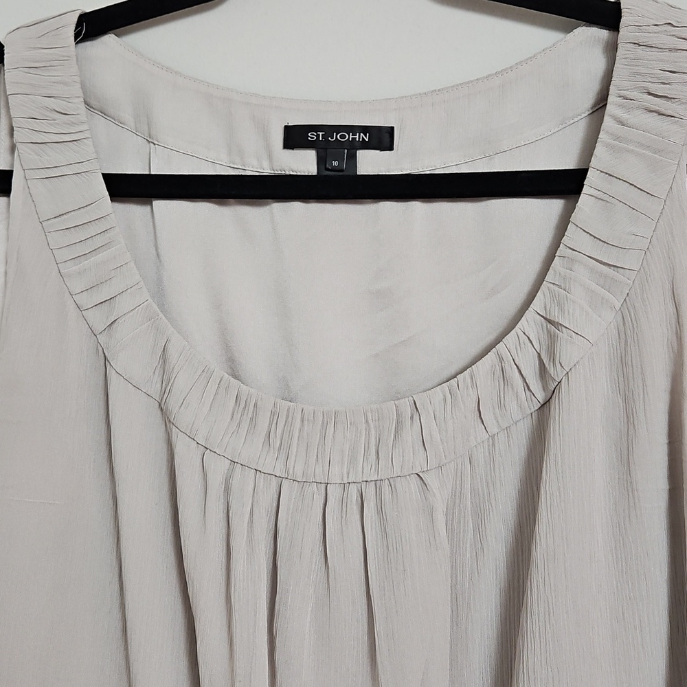 St. John Silk Sleeveless Pleated Scoop Neck Tank Top Limestone Gray Size 10 - Picture 5 of 11
